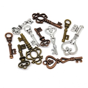 Chiave decorativa dall'aspetto antico per ciondoli Steampunk creazione di gioielli in metallo fai da te Retro rosso ottone antico argento Vintage - Product Image 2