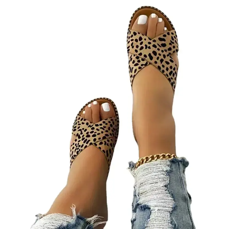 Sandales pour femmes nouvel arrivage mode 2022 chaussures plates décontractées pour l'extérieur pantoufles en cuir légères et confortables pour dames