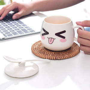 แก้วเซรามิคลายการ์ตูนแมวน่ารักพร้อมฝาและช้อน แก้วกาแฟนมพอร์ซเลนสำหรับเด็กผู้หญิง ของขวัญ OEM รับทำโลโก้ตามสั่ง - Product Image 4