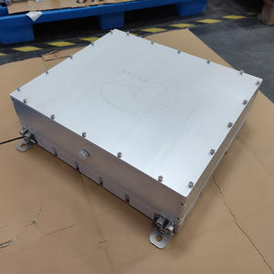 Высокомощный бортовой преобразователь <span class=keywords><strong>DC</strong></span>-<span class=keywords><strong>DC</strong></span> для электромобилей, 12 кВт, с жидкостным охлаждением, понижающий, регулируемый, с входом 800В <span class=keywords><strong>DC</strong></span> и выходом 48В <span class=keywords><strong>DC</strong></span> - Product Image 3