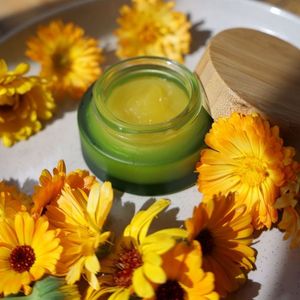 30g 50g 100g thủy tinh màu xanh lá cây mờ sang trọng có nắp tre được sử dụng cho mỹ phẩm - Product Image 1