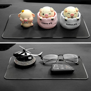 Tapis antidérapant pour voiture Yiju, tapis de tableau de bord en silicone avec porte-parfum, forme carrée, résistant aux hautes températures, pour téléphone et - Product Image 5