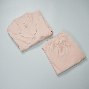 Venta al por mayor de pijamas de mujer de algodón orgánico 100% personalizados conjunto de dos piezas de manga larga suave y transpirable ropa de salón para la primavera - Product Image 6