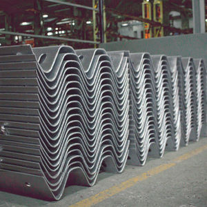 Высокопрочное двухволновое противоаварийное ограждение для безопасности дорожного движения, защита большегрузных транспортных средств для дорожного движения, опасного участка - Product Image 4