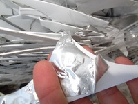 PP - LEMBARAN PLASTIK POLYPROPYLENE PUTIH - SKELETON (OFF CUT) DENGAN LEMBARAN ALUMINIUM FOIL - LAYER BALOK SAMPAH - LIMBAH UNTUK DIDAUR ULANG