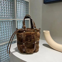 Nouveautés : Sac seau en velours inspiré des créateurs pour femme avec sangle en cuir, sac à main de soirée, vente en gros