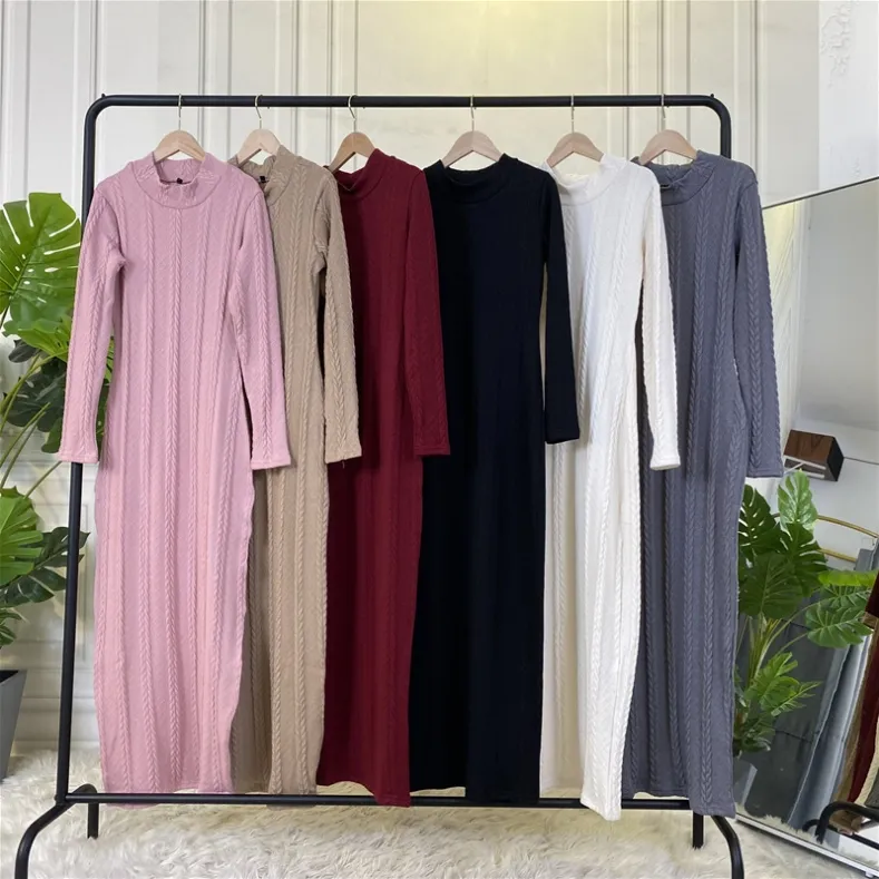 Fabricant de chandails en tricot personnalisé OEM pull long à col roulé vêtements islamiques torsadé tricoté chandails modestes pour femmes