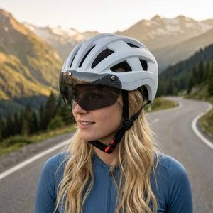Volwassen Unisex Veiligheidsfietshelm met Kleurveranderend Magnetisch Vizier, All-in-One Ademend Ontwerp voor Mountainbike & Wegfietsen - Product Image 6