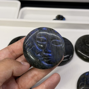 Venta al por mayor de Labradorita Natural Flash Tallada a Mano <span class=keywords><strong>con</strong></span> Rostro de Sol y Luna, <span class=keywords><strong>Moneda</strong></span>, Piedra de Palma de Cristal Celestial, Sanación y Feng Shui - Product Image 3