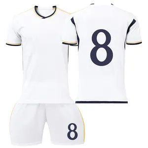 Vente en gros d'uniformes de football pour jeunes 2023/2024 Nouveaux styles de vêtements de sport pour hommes Vêtements de football réguliers en ligne