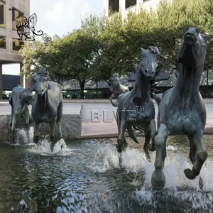 BLVE Sculpture de fontaine carrée publique extérieure Grand Animal Bronze Patine Courir Cheval Sculptures