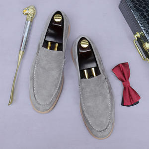 Zapatos de cuero suave para hombre, elegantes y de lujo, con textura mate y diseño retro de punta en pico, con un estilo casual y elegante. - Product Image 1