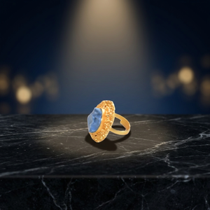Bague en opale naturelle, plaquée or 18 carats, sertie dans un cadre en laiton - Product Image 2