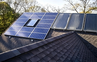 Système de fixation de tuiles solaires sur mesure pour toiture, adapté aux résidences, avec support réglable et kit de rail en aluminium.
