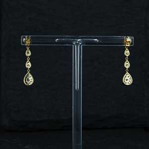 Pendientes de Oro de 14K con Diamantes en Forma de Lágrima para Mujer, Estilo Art Deco, 2.41g (Par), 32 Piedras, 0.55ct, Marca Elvora Gems - Product Image 5