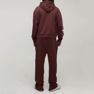 Ensemble de survêtement deux pièces personnalisé pour homme, comprenant un sweat à capuche court zippé à imprimé graphique Racing rouge bordeaux et un pantalon de survêtement évasé - Product Image 2