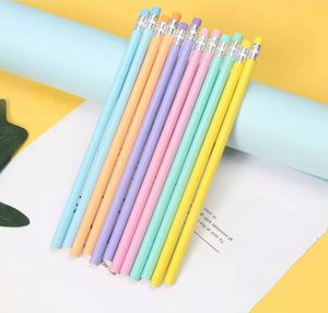 Crayons noirs élégants pour l'école, design triangulaire personnalisable avec logo, ensemble de crayons standard - Product Image 3
