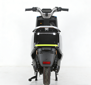 Nouveau modèle de scooter électrique noir à deux <span class=keywords><strong>places</strong></span> avec frein à disque de 12 pouces, vélo électrique pour adultes, déplacements urbains - Product Image 3