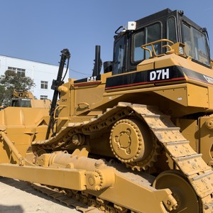 รถขุดตีนตะขาบ Caterpillar D7H ปี 2024 มือสอง สำหรับงานหนัก พร้อมเครื่องยนต์และปั๊ม - Product Image 1