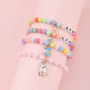 Go Party 4 teile/satz Kleine Mädchen Kinder Kinder Baby Regenbogen BFF Harz Perlen Prinzessin Krone Einhorn Charme Anhänger Armbänder