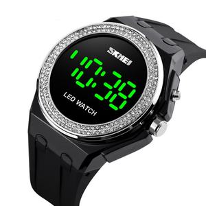 Montre électronique pour femme Skmei personnalisée avancée avec grand cadran LED transparent, design sportif imperméable inspiré des dessins animés pour enfants - Product Image 1