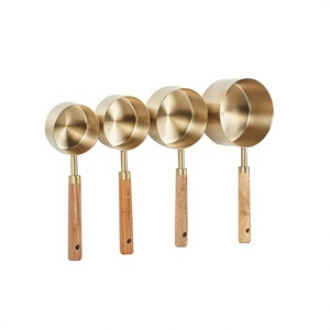 ชุดถ้วยตวงโลหะสีทอง ดีไซน์สวยงาม จำนวน 4 ใบ พร้อมด้ามจับไม้ ขายดีที่สุด - Product Image 1