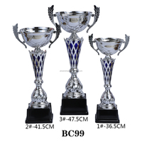Trophées en métal conçus sur mesure pour les champions sportifs Prix spécial pour les gagnants de football Grands trophées