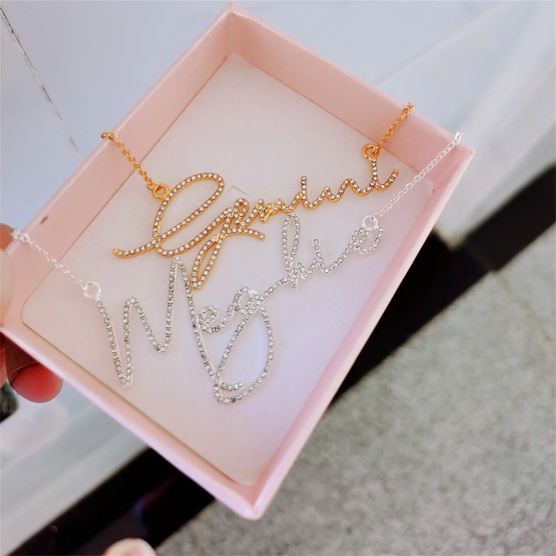Custom Crystal Writing Nome Colar com Aço Inoxidável Banhado A Ouro Diamante Pingente Jóias para o Presente do Dia das Mães