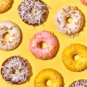 Golosinas para Perros de Chocolate y Algarrobo - Altamente Palatables, Sin Lactosa, Suaves para la Digestión, Bajos en Grasas, con Rodajas de Patata Dulce y Coco - Product Image 4