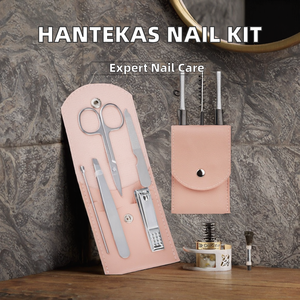 Ensemble de manucure professionnel de voyage 5 en 1 en acier inoxydable - Comprend un coupe-ongles, des ciseaux de beauté, des pinces, un étui d'emballage noir - Product Image 2