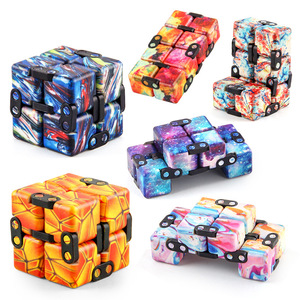 Mini bloques de cubo juguete de escritorio herramienta sensorial mágica bloques rompecabezas Flip Cube Infinity Cube Fidget Toy - Product Image 1