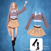 Vêtements en gros pour poupées : Ensemble tendance 30 cm (pull, jupe plissée, bottes, chaussures) en tissu à la mode