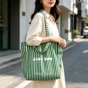 Sac fourre-tout décontracté en toile rayée réutilisable avec logo personnalisé, léger pour les brunchs et les rencontres décontractées - Product Image 1
