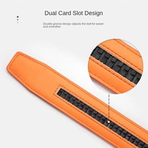 <span class=keywords><strong>Cintura</strong></span> elegante da <span class=keywords><strong>uomo</strong></span> con fibbia a cricchetto - Vera pelle regolabile da 1 3/8 pollici, lunghezza tagliabile, con confezione regalo - Product Image 4