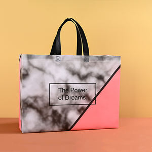 Sacs fourre-tout imprimés personnalisés en tissu recyclable Sacs à provisions bon marché à poignée non tissée Sac fourre-tout laminé pp tissé - Product Image 1