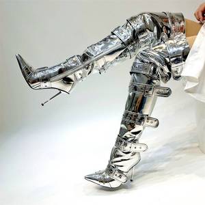 Bottes cuissardes argentées à talon, avec grande boucle, rivets métalliques, style long au-dessus du genou, tendance et sexy - Product Image 2