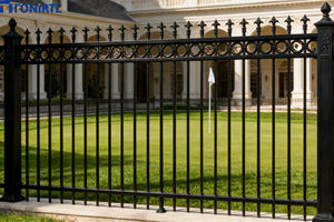 Valla Decorativa de Aluminio con Puntas de Lanza, Valla Metálica con Puntas de Lanza Negra de 6 pies x 8 pies para Exteriores - Product Image 6