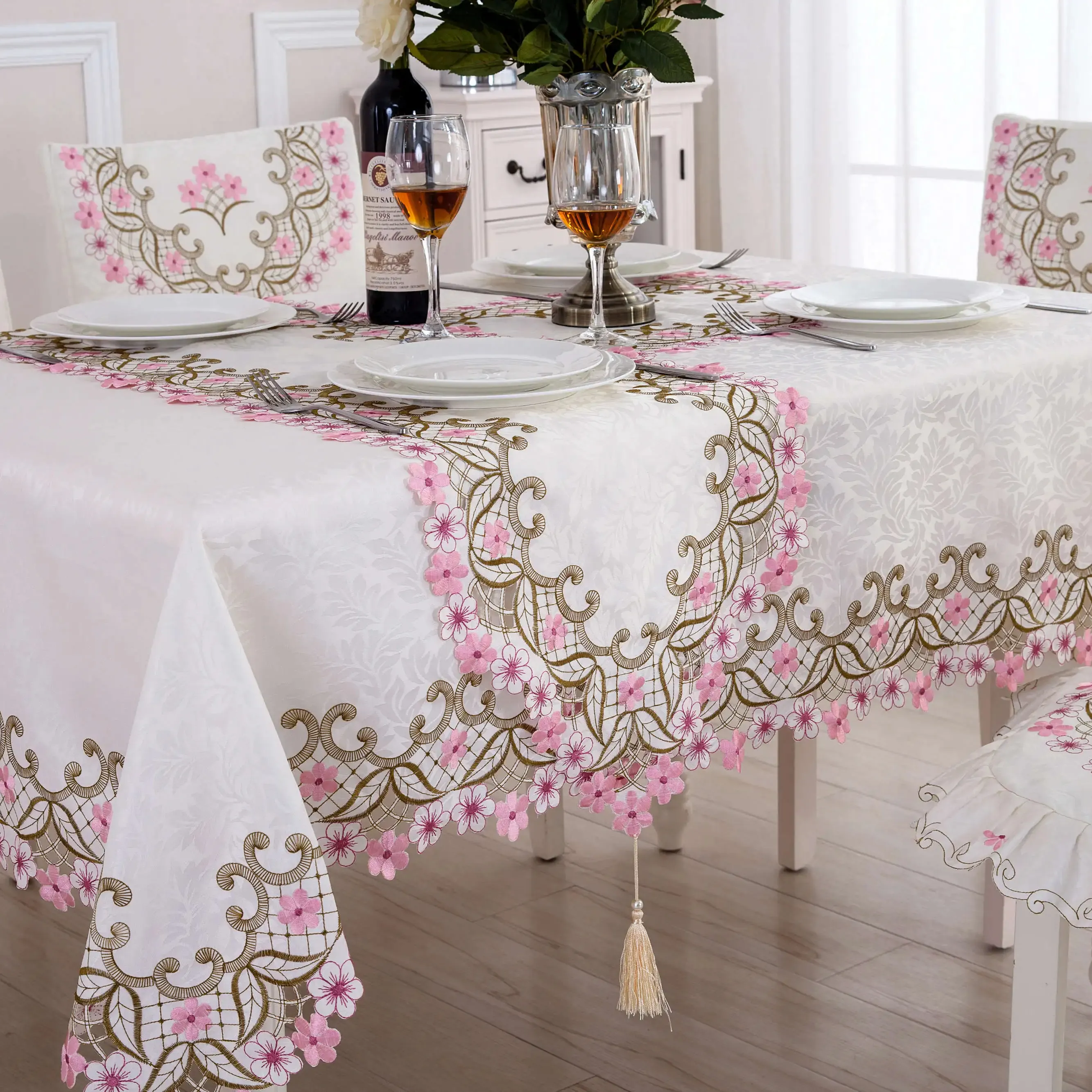 Toalha de mesa bordada estilo jardim europeu Fabricantes 100% poliéster toalha de mesa rosa