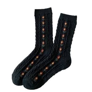 Vente <span class=keywords><strong>en</strong></span> gros de chaussettes d'hiver pour femmes à motif floral rétro, respirantes, <span class=keywords><strong>en</strong></span> polyester tricoté - Product Image 4