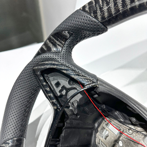 Volante Sportivo in Pelle Perforata in Fibra di Carbonio Nera con LED Personalizzabile in Fabbrica, Adatto per Skoda Octavia RS - Product Image 5