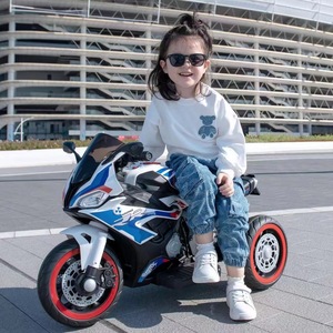 Outoo Moto électrique pour enfants, tricycle, jouet à roulettes, télécommande rechargeable pour garçons et filles, matériau plastique - Product Image 1