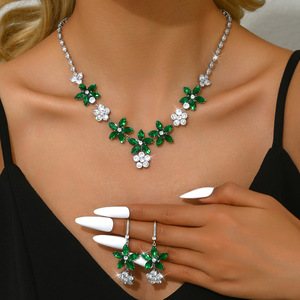 Parure de bijoux vintage plaqué or de luxe, style européen et américain, avec pendentif perle, boucles d'oreilles et collier ras du cou, pour anniversaire - Product Image 1