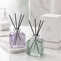 Bouteilles diffuseuses de parfum en verre carrées plates classiques et colorées de 250 ml, réutilisables, avec bouchon argenté et bâtonnets diffuseurs, boîte personnalisée