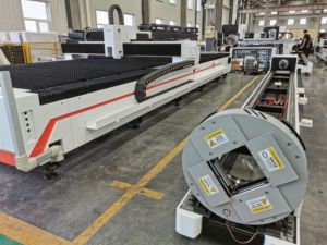 Machine de découpe laser à fibre métallique 3015 1530 2000W 4000W pour tubes et tuyaux, prix de la machine de découpe laser CNC pour tôles d'acier - Product Image 2