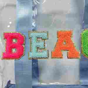 Bolsa de Mano de PVC Transparente Reutilizable Azul Personalizada de Alta Calidad con Letras Coloridas para Viajes a la Playa y Compras - Product Image 2