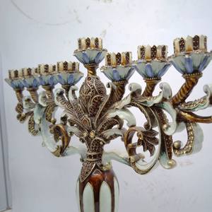 Ménorah classique à 9 branches plaquée or, décoration religieuse, finition antique, cuivre, Hanukkah, design de la vieille ville de Jérusalem - Product Image 5