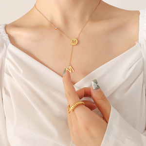 Nuova Collezione <span class=keywords><strong>Collana</strong></span> <span class=keywords><strong>con</strong></span> Ciondolo <span class=keywords><strong>Lettera</strong></span> <span class=keywords><strong>M</strong></span> D H in Oro 18k <span class=keywords><strong>con</strong></span> Catena Regolabile Gioielli Delicati per Donne - Product Image 4
