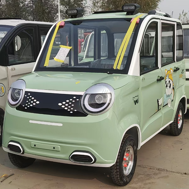 Four-Wheel Mini Electric Smart Car for Adults Hot Sale Cheap New Energy Vehicle Made in China
