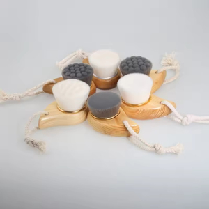 Brosse nettoyante faciale en bois à poils synthétiques doux pour pores profonds, manche plat, vente en gros à bas prix pour achats groupés de produits de beauté et de soins de la peau - Product Image 4