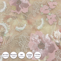 Tissu en maille brodée de paillettes en polyester 100% glamour style ripstop avec caractéristique organique et motif floral